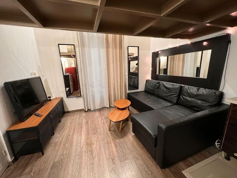 Studio Balcon Champs-Elysees - Hala ปารีส ภายนอก รูปภาพ